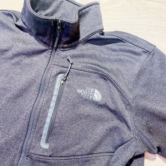 North Face Half Zip - Picture 2 of 2